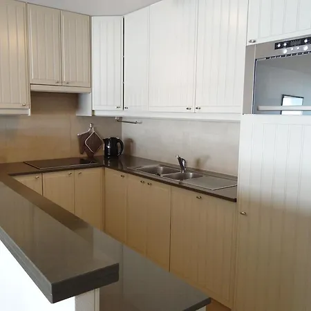 Vakantieappartement 2 Slaapkamers Met Garage Referentie 272 דירה *